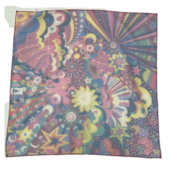 Lush KNOT WRAP FLORAL - Size: 27 1/2” X 28” - Picture 2 of 5